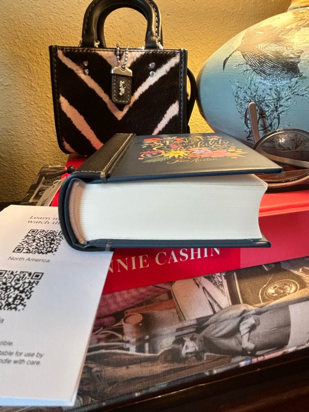 BNWT Coach Book Charm Sense & Sensibility - Picture 9 of 9